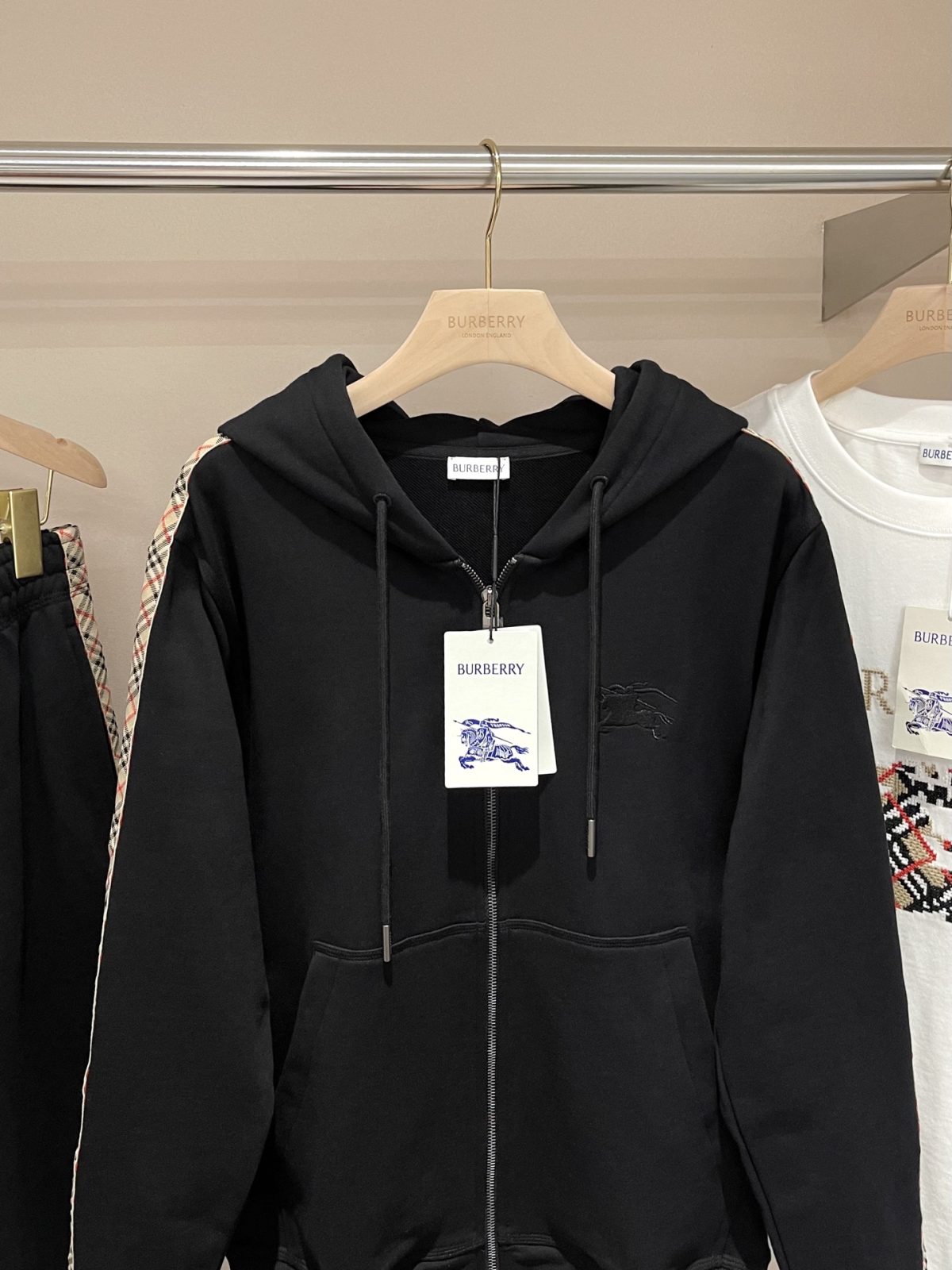 Burberry 25FW Cotton Zip-Up Hoodie with Vintage Check Tape - Image 3