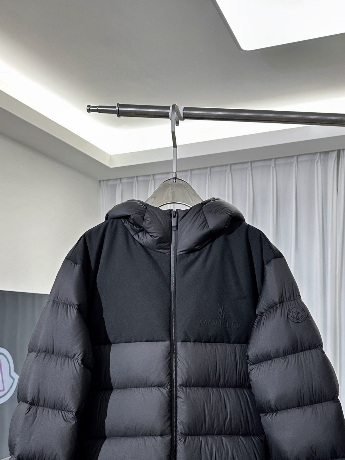 Moncler Veumont Short Hooded Down Jacket - Image 8