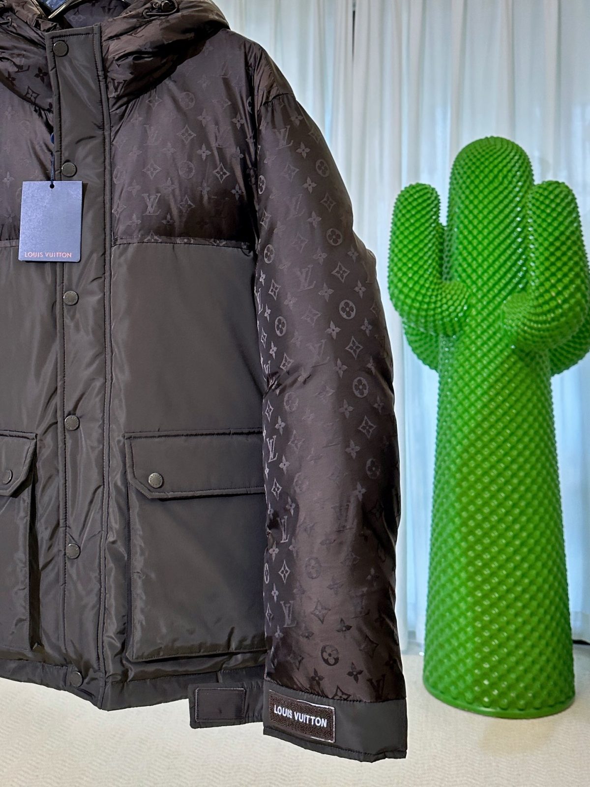 Louis Vuitton Monogram Jacquard Hooded Down Jacket (95 White Goose Down Counter Edition) - Image 7