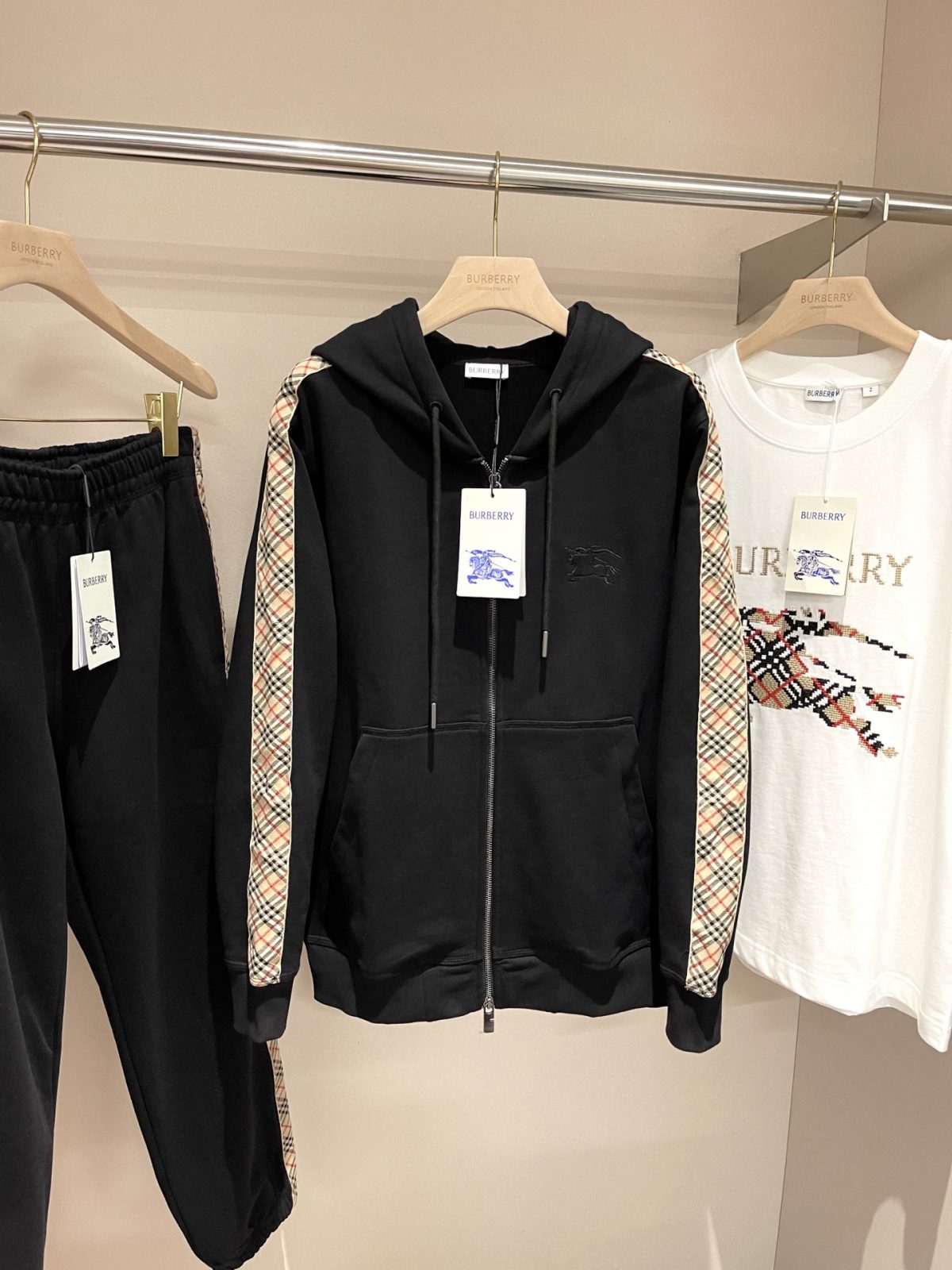 Burberry 25FW Cotton Zip-Up Hoodie with Vintage Check Tape - Image 4