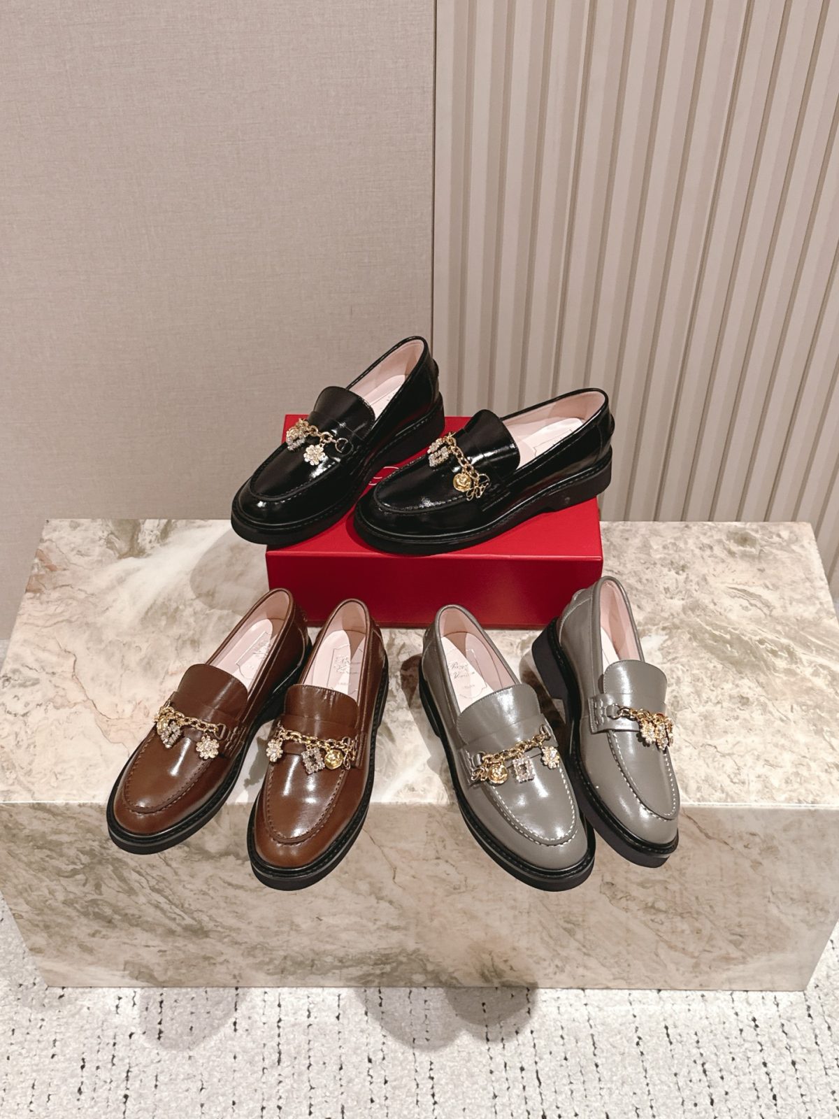 Roger Vivier Chain Loafers | 2025 Early Spring Collection - Image 1