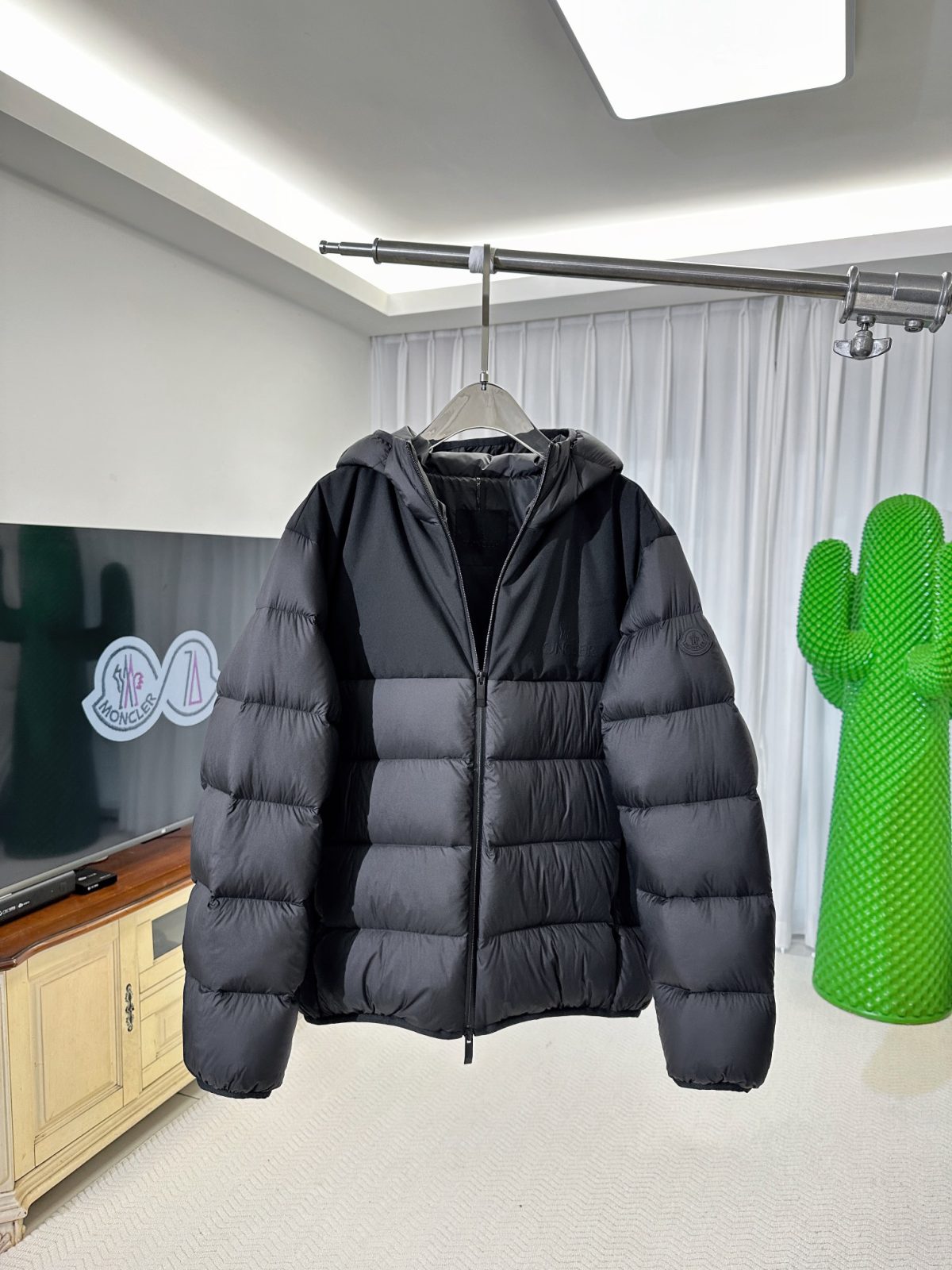 Moncler Veumont Short Hooded Down Jacket - Image 9
