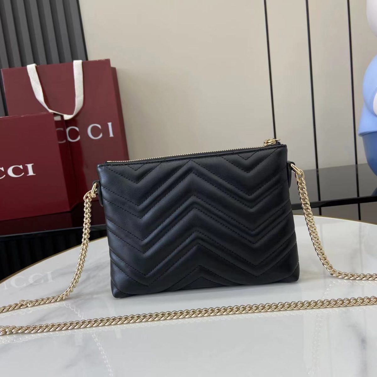 Gucci GG Marmont Chain Shoulder Bag | V-Quilted Leather Collection - Image 4
