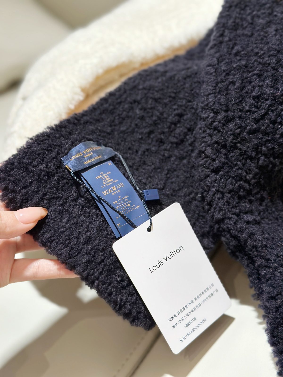Louis Vuitton Wool Scarf with Embroidered LV Initials - Image 7