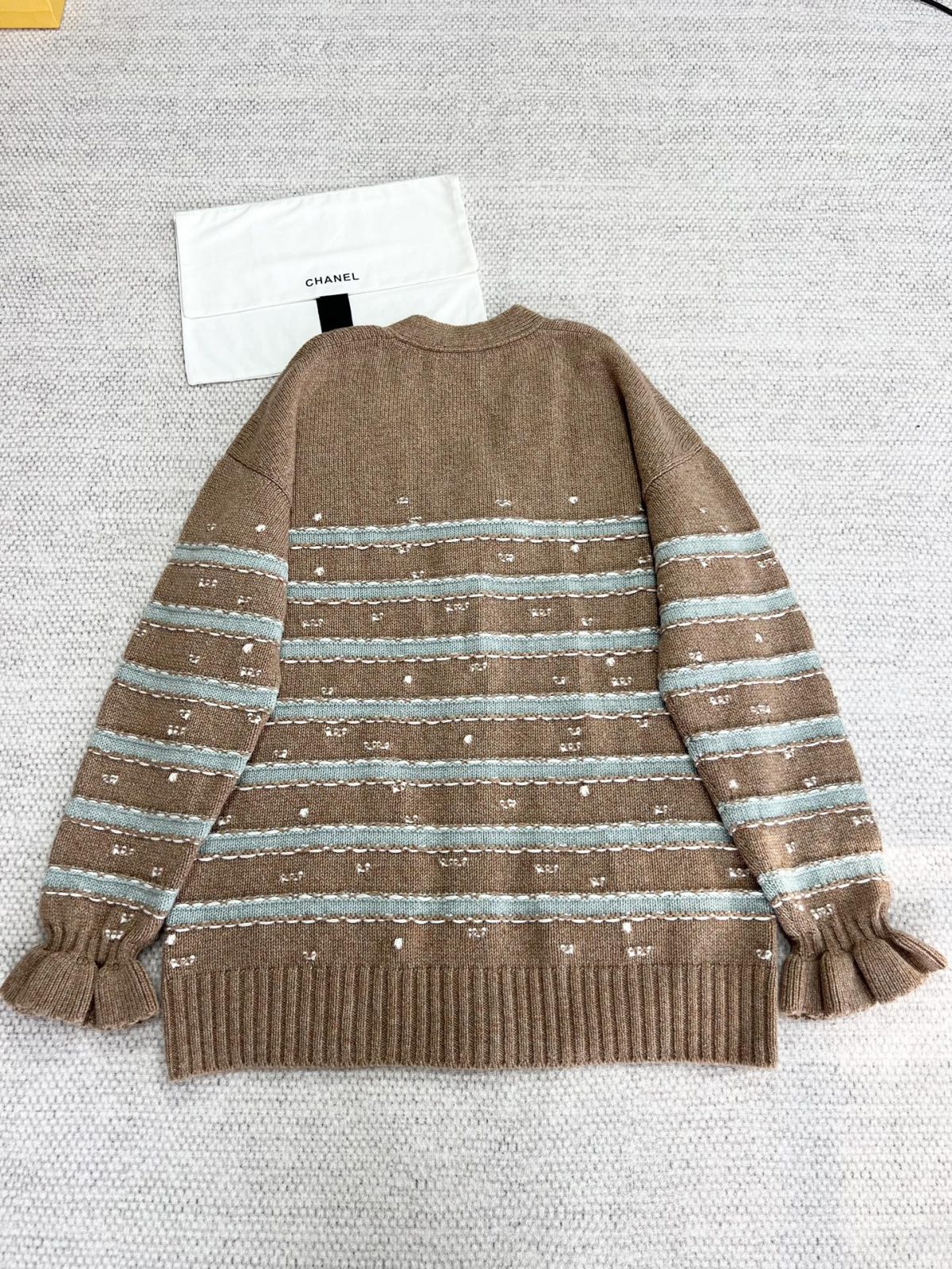 Chanel 2025 Resort Collection Two-Tone Cashmere Cardigan - Image 4