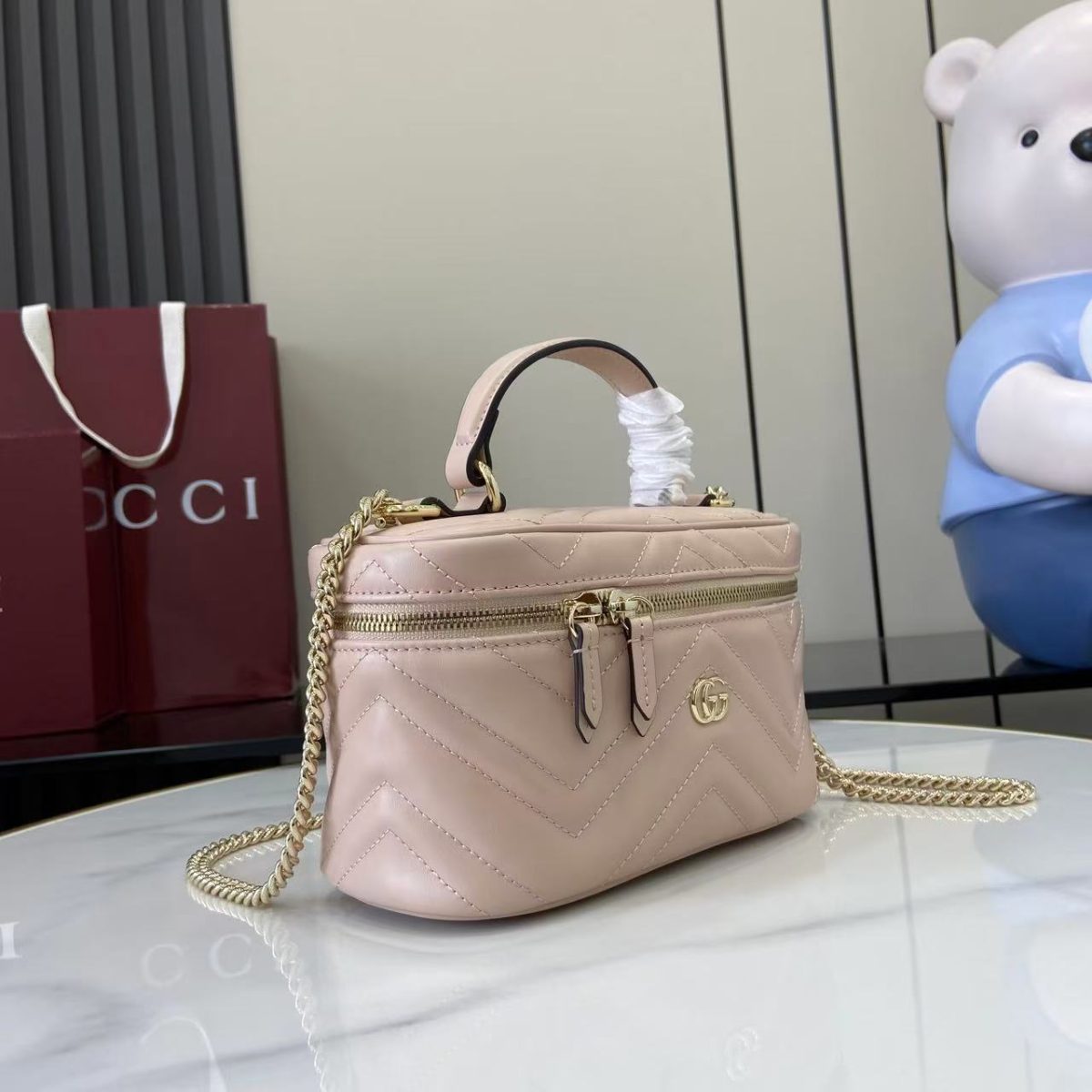 Gucci GG Marmont Mini Vanity Bag | V-Quilted Leather Collection - Image 4