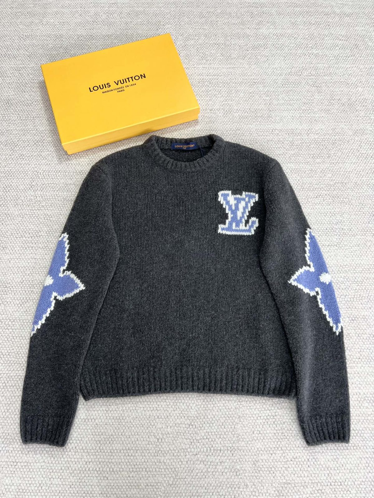 LV Classic Logo Letter Sweater - Image 1