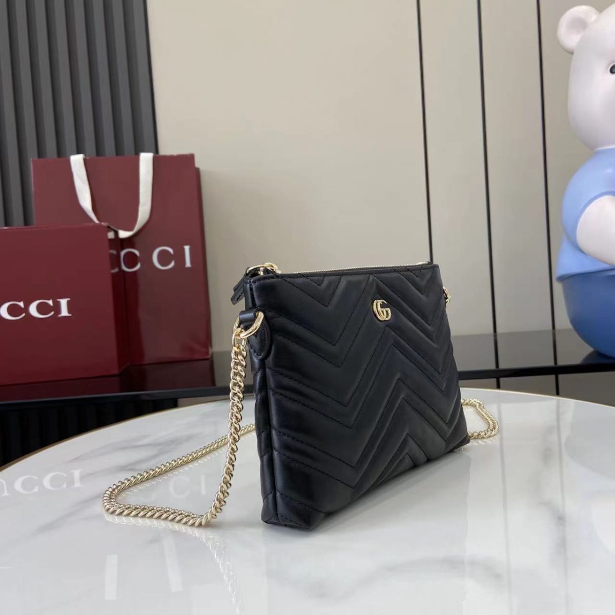 Gucci GG Marmont Chain Shoulder Bag | V-Quilted Leather Collection - Image 3