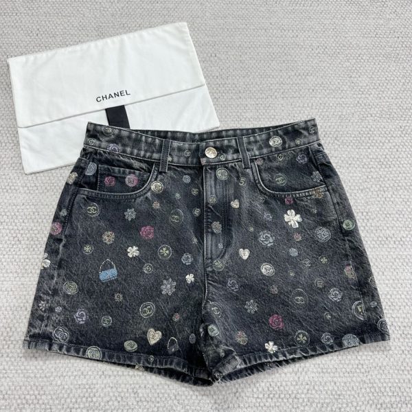 CHANEL CC25B Coin & Floral Print Denim Shorts
