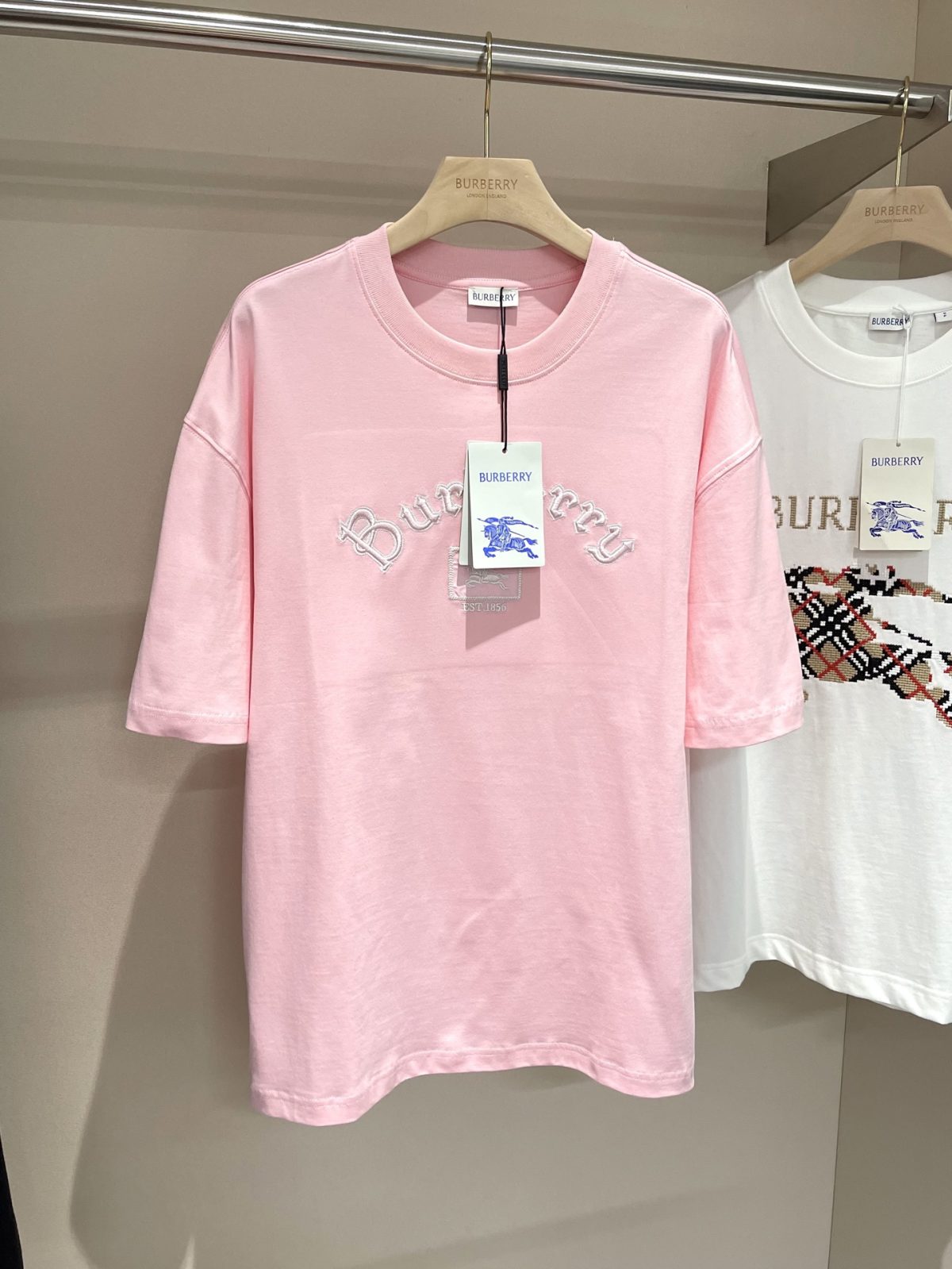 urberry 2025SS Gothic Logo Cotton T-shirt - Image 9