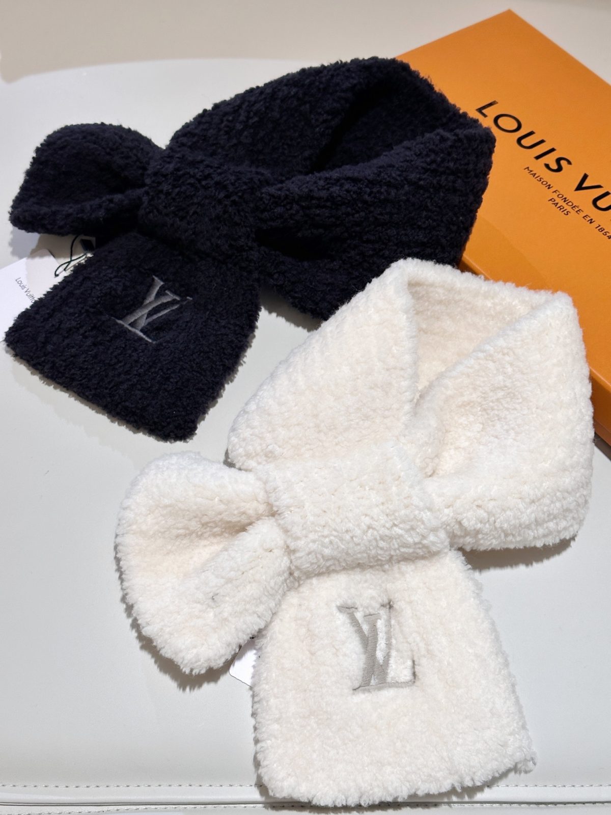 Louis Vuitton Wool Scarf with Embroidered LV Initials - Image 8