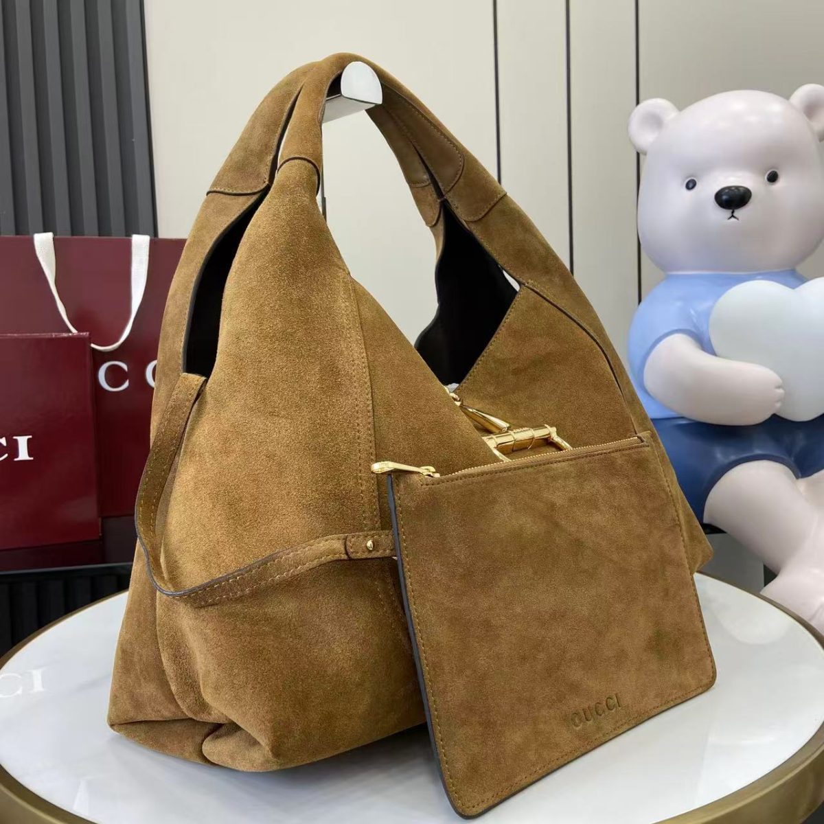 Gucci Softbit Large Shoulder Bag – Fall/Winter 2025 Collection - Image 3