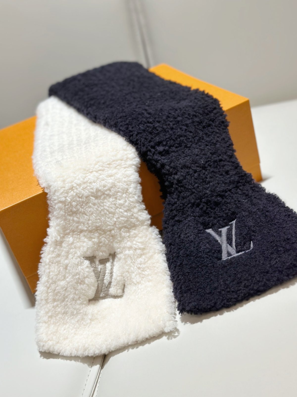 Louis Vuitton Wool Scarf with Embroidered LV Initials - Image 9