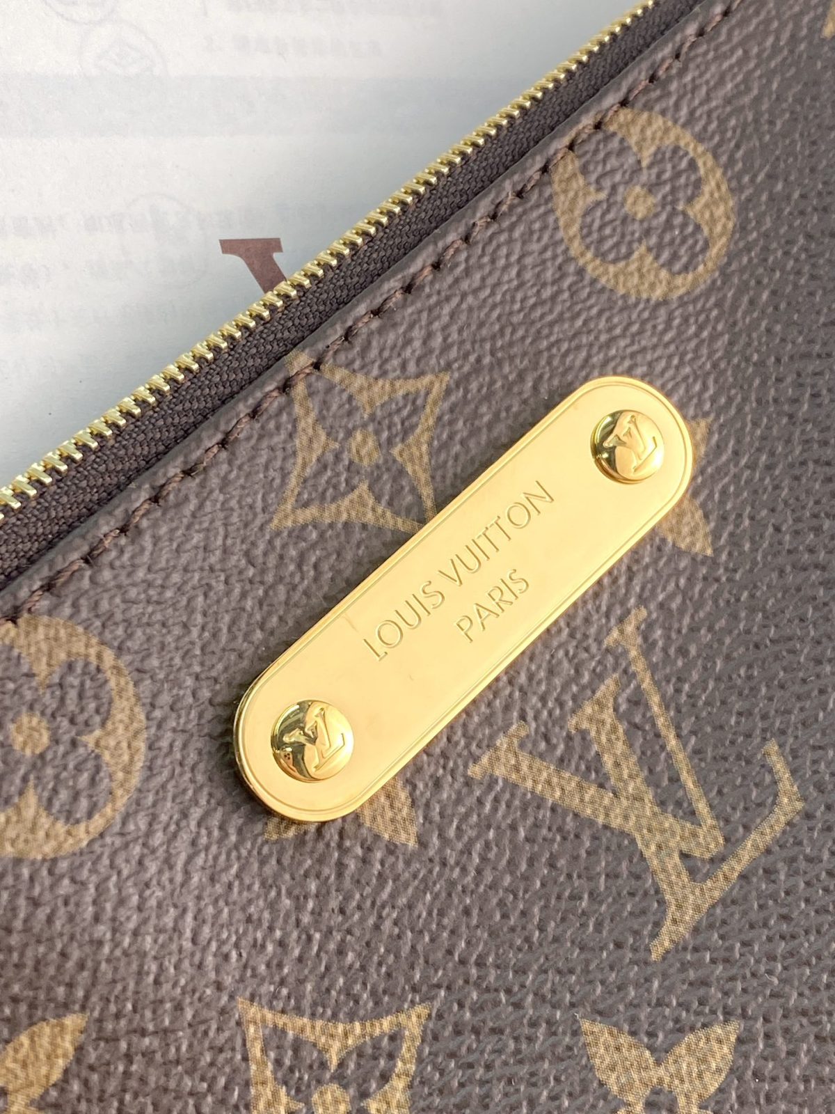Louis Vuitton Pochette Eva Handbag | Classic Monogram Design - Image 3